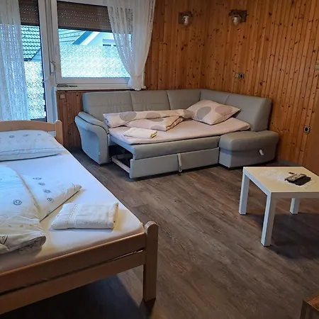 Kiara Rooms Jesenice Exterior photo